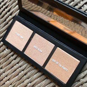 M.A.C Hyper Real Glow Palette: Flash + Awe (New)